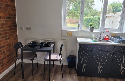 Luton Apartment | 1 Bedroom - Sleeps 3 - Free Parking