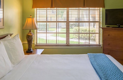 Gulf Stream Resort | 1 BR beachfront w/pool in Gulf Stream, FL. Minutes to Atlantic Ave. in Delray