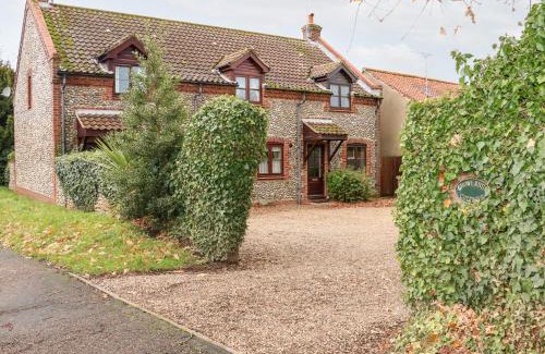 Holt House | 1 Crowlands Cottages