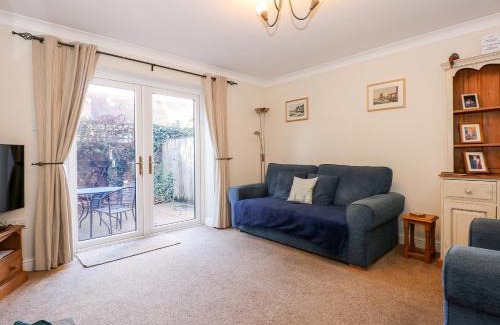 Holt House | 1 Crowlands Cottages