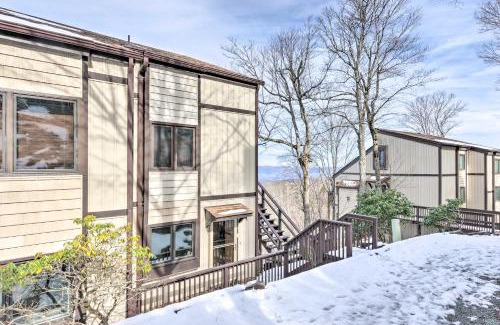 Beech Mountain House | 1 Mi to Slopes Beech Mtn Retreat with Balcony!