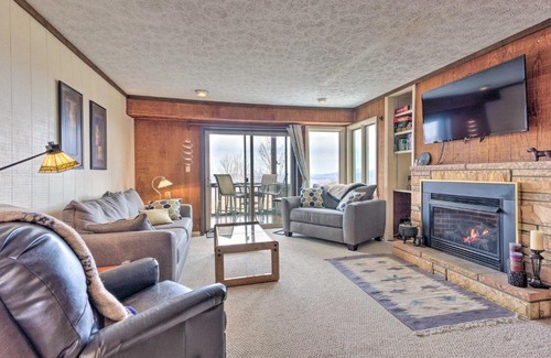 Beech Mountain House | 1 Mi to Slopes Beech Mtn Retreat with Balcony!