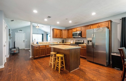 Emerson House | 1 Mile to Lakepoint with Fenced BKYD, Pet-Friendly