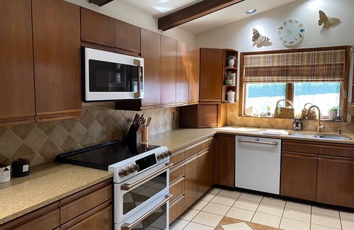 Saratoga Springs House | 1 mile to TRACK and LAKE. Private INDOOR POOL & SPA. Walk to GOLF.