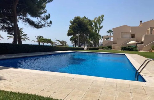 Altafulla Apartment | 1 min from community swiming pools & beach!