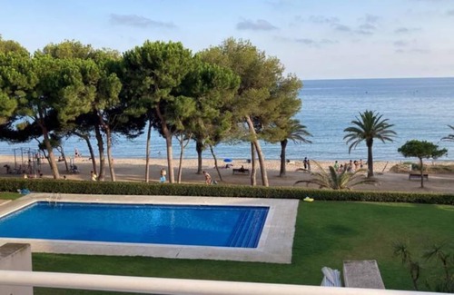 Altafulla Apartment | 1 min from community swiming pools & beach!