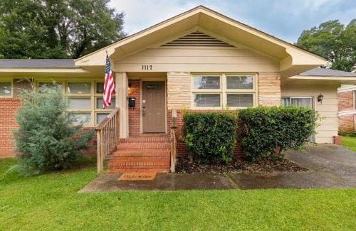 Columbus House | 10 Min to Downtown Close to Dining-Boxwood Beauty