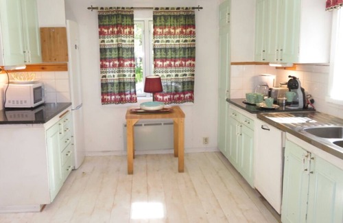 Lonashult Cabin | 10 minutes from Lake Åsnen, Boat at Lake Asnen. Fast Internet, Sleeps 6, Pets OK