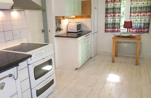 Lonashult Cabin | 10 minutes from Lake Åsnen, Boat at Lake Asnen. Fast Internet, Sleeps 6, Pets OK