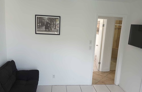 Greenacres Apartment | 10 minutes from downtown