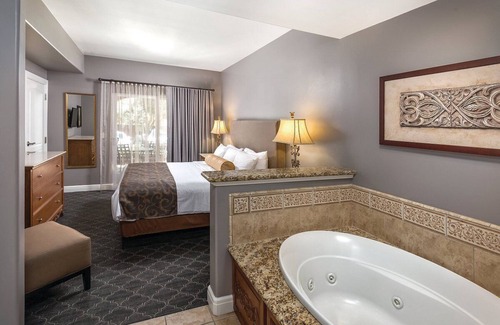 Napa Resort | 10 minutes to BottleRock/1 bedroom with a full kitchen and jet tub