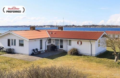 Hvalpsund House | 10 person holiday home in Farsø-By Traum