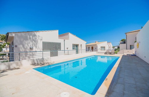 Cala San Vicente Ski Chalet | 100 m² Chalet ∙ 3 bedrooms ∙ 6 guests