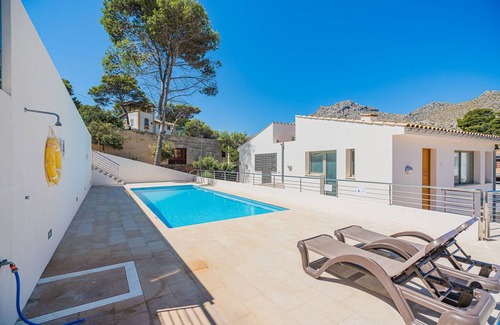 Cala San Vicente Ski Chalet | 100 m² Chalet ∙ 3 bedrooms ∙ 6 guests