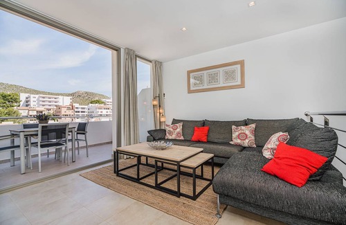 Cala San Vicente Ski Chalet | 100 m² Chalet ∙ 3 bedrooms ∙ 6 guests