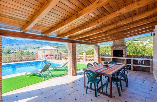 Tolox House | 100 m² House ∙ 3 bedrooms ∙ 6 guests