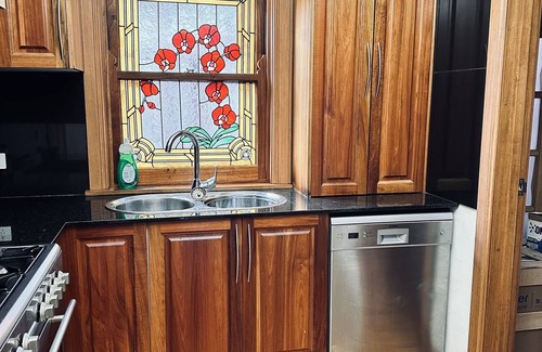 North Hobart Apartment | 100 square meters, 2 bedrooms/2 bathrooms/whole kitchen, 2.3km to Hobart CBD