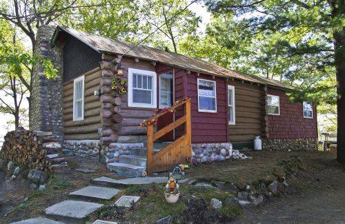 Carp Lake Cabin | 102 m² Cabin ∙ 2 bedrooms ∙ 10 guests