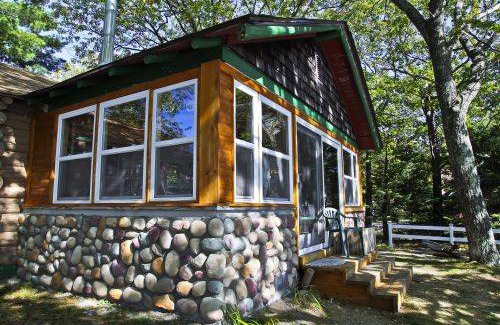 Carp Lake Cabin | 102 m² Cabin ∙ 2 bedrooms ∙ 10 guests