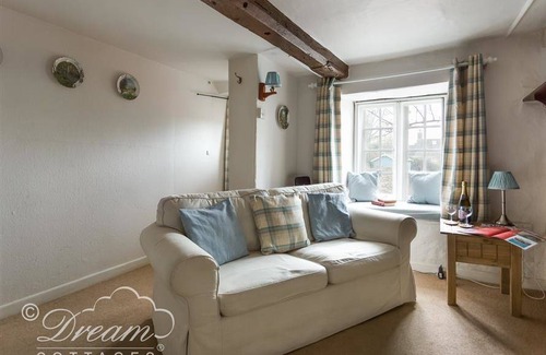 Burton Bradstock Cottage | 105 m² Cottage ∙ 2 bedrooms ∙ 3 guests