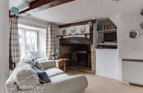 Burton Bradstock Cottage | 105 m² Cottage ∙ 2 bedrooms ∙ 3 guests