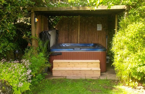 Upper Hulme Cottage | 105 m² Cottage ∙ 2 bedrooms ∙ 3 guests
