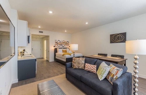 Spruce Hill Apartment | 110 Coming for CHOP or PENN? This is a GREAT CHOICE