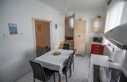 Jesenice Apartment | 112 m² Apartment ∙ 3 bedrooms ∙ 9 guests