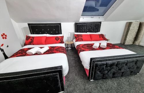 Leeds House | *11BR* Setup for your most amazing relaxed stay + Free Parking + Free Fast WiFi *