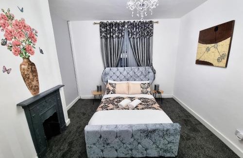 Leeds House | *11BR* Setup for your most amazing relaxed stay + Free Parking + Free Fast WiFi *