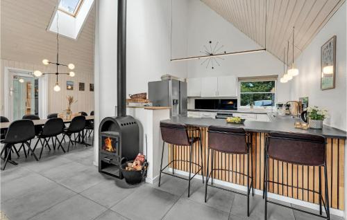 Blavand House | 12 Bedroom Beautiful Home In Blåvand