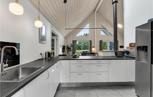 Blavand House | 12 Bedroom Beautiful Home In Blåvand