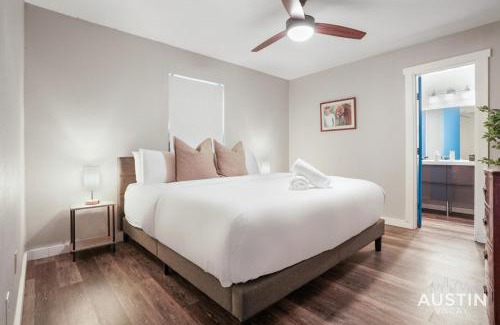 Franklin Park House | 12 Min to Airport Spacious Backyard and Fire Pit