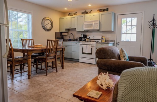 Vineyard Haven Apartment | 12 mins from Beach - Immaculate Intimate Retreat!