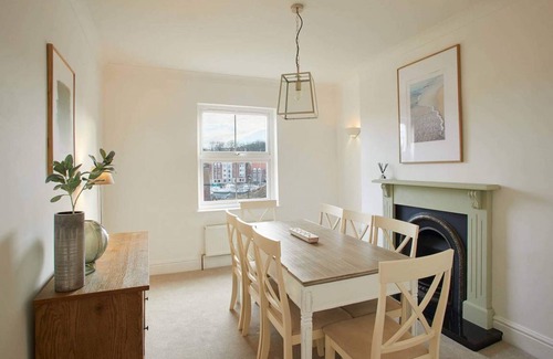 Whitby House | 120 m² House ∙ 3 bedrooms ∙ 8 guests