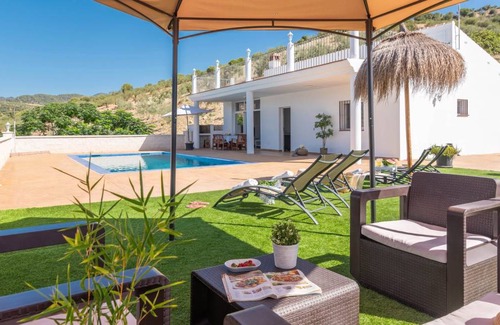 Tolox House | 120 m² House ∙ 3 bedrooms ∙ 6 guests