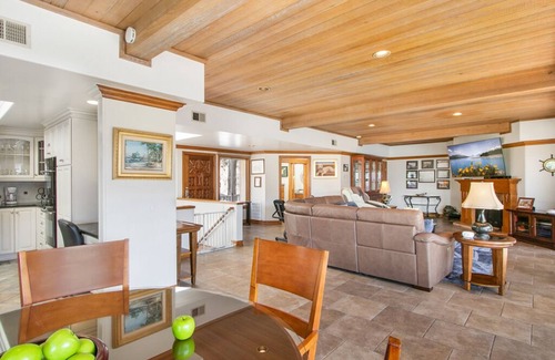 Avalon House | 122MT-Ocean VIEWS! 3BDR Avalon House, ,Harbor and City Views, A/C, 6-Seater Cart