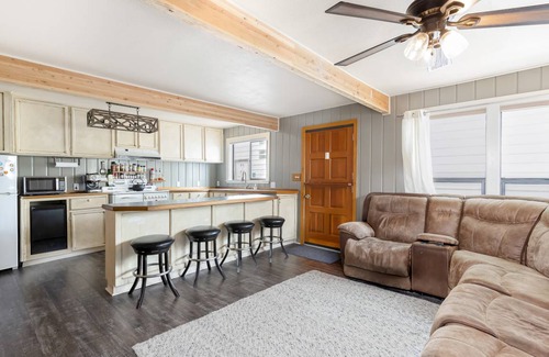 Bayview Boat Rental | 1270 ft² Boat