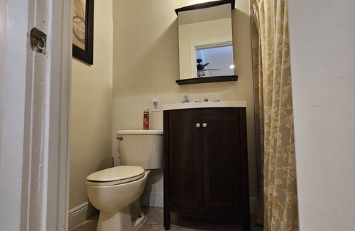 Catalina House | 12min/Universal, 5/min to Downtown. Hotel Room Style in a Cozy House in Florida