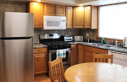 Oneonta Apartment | 130 m² Apartment ∙ 3 bedrooms ∙ 6 guests