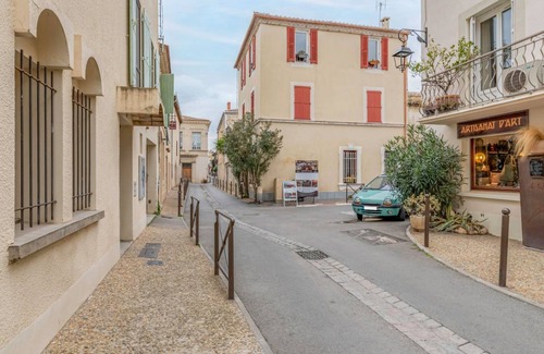 Aigues-Mortes Medieval City House | 130 m² House ∙ 1 bedroom ∙ 6 guests