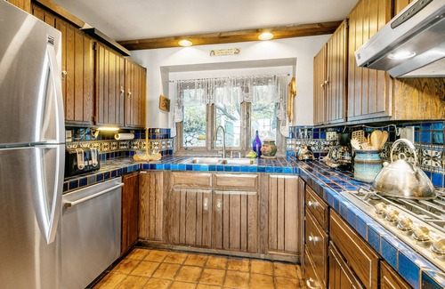 Avalon House | 130MT: 4BD Spectacular Views Ocean/Harbor, Golf Cart, Fireplace, Deck