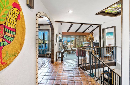 Avalon House | 130MT: 4BD Spectacular Views Ocean/Harbor, Golf Cart, Fireplace, Deck