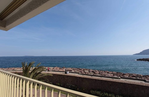 Mandelieu-la-Napoule Beach Apartment | 14407 Charming seafront studio
