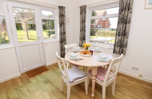 Totland Bay Cottage | 145 m² Cottage ∙ 4 bedrooms ∙ 8 guests