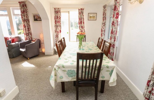 Totland Bay Cottage | 145 m² Cottage ∙ 4 bedrooms ∙ 8 guests