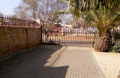 Carletonville Resort | 15 m² Private room ∙ 1 bedroom ∙ 2 guests