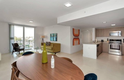 Coral Way House | 15- Minute Beach Escape | Roami at Grove 27