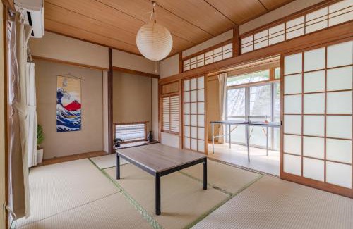 Chikushino Apartment | 15 people can stay in a house