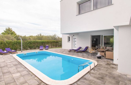 Srima Other | 150 m² Accommodation ∙ 4 bedrooms ∙ 8 guests